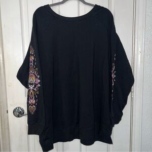 Black torrid crewneck sweatshirt.